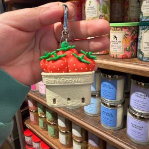 🍓✨ Porta Gel Antibacterial – Diseño Canasta de Fresas